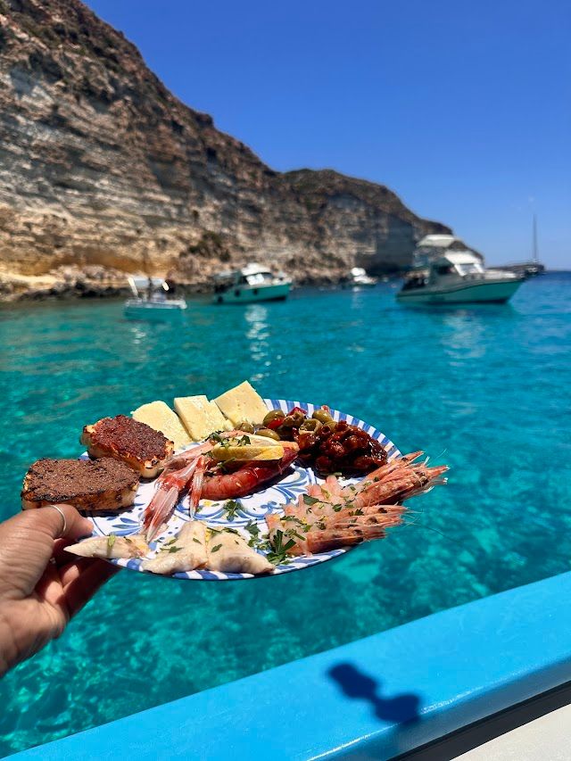 Foto degli ospiti a bordo della Barca Gamar (4)